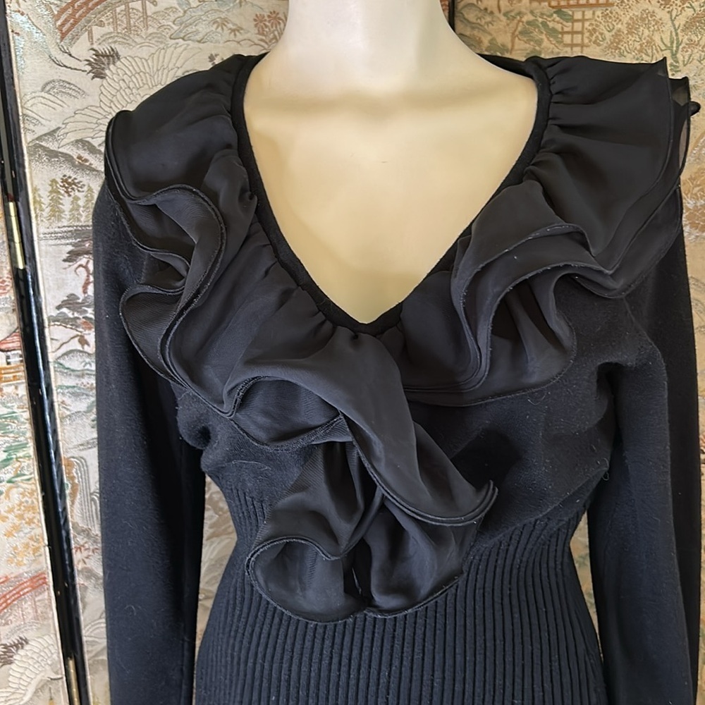 BELLDINI  WOMENS BLACK RIBBED RUFFLED V NECK BODY FIT KNIT SWEATER SZ M